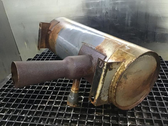 Liebherr Exhaust Silencer - Schalldämpfer: das Bild 2 Liebherr Exhaust Silencer - Schalldämpfer: das Bild 2