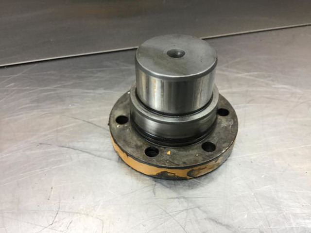Liebherr Flange - Kühlmittelpumpe: das Bild 1 Liebherr Flange - Kühlmittelpumpe: das Bild 1