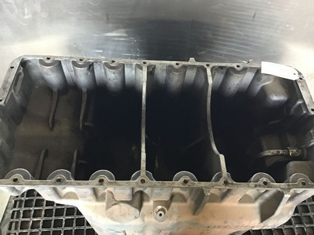 Liebherr Oil Sump - Kurbelgehäuse: das Bild 5 Liebherr Oil Sump - Kurbelgehäuse: das Bild 5