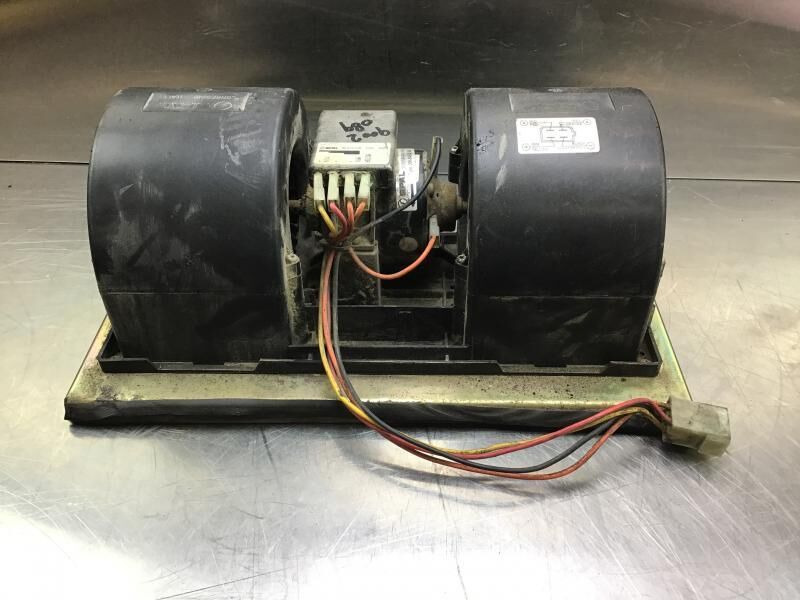 Liebherr R946 LC / R946 NLC / R956 / R976 / R926 LC / R920 / R920 LC - Innenraumgebläse: das Bild 3 Liebherr R946 LC / R946 NLC / R956 / R976 / R926 LC / R920 / R920 LC - Innenraumgebläse: das Bild 3