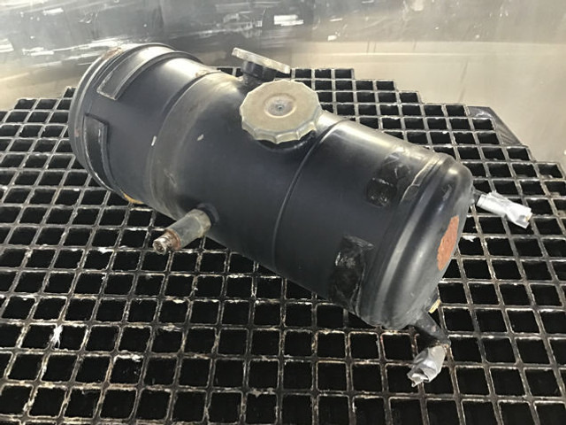 Liebherr Tank - Ausgleichsbehälter: das Bild 5 Liebherr Tank - Ausgleichsbehälter: das Bild 5