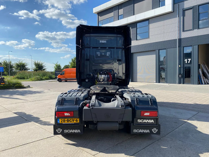 Scania R520 V8 / 6x2/4 / Retarder / Full air suspension / Steering Axle - Sattelzugmaschine: das Bild 5 Scania R520 V8 / 6x2/4 / Retarder / Full air suspension / Steering Axle - Sattelzugmaschine: das Bild 5