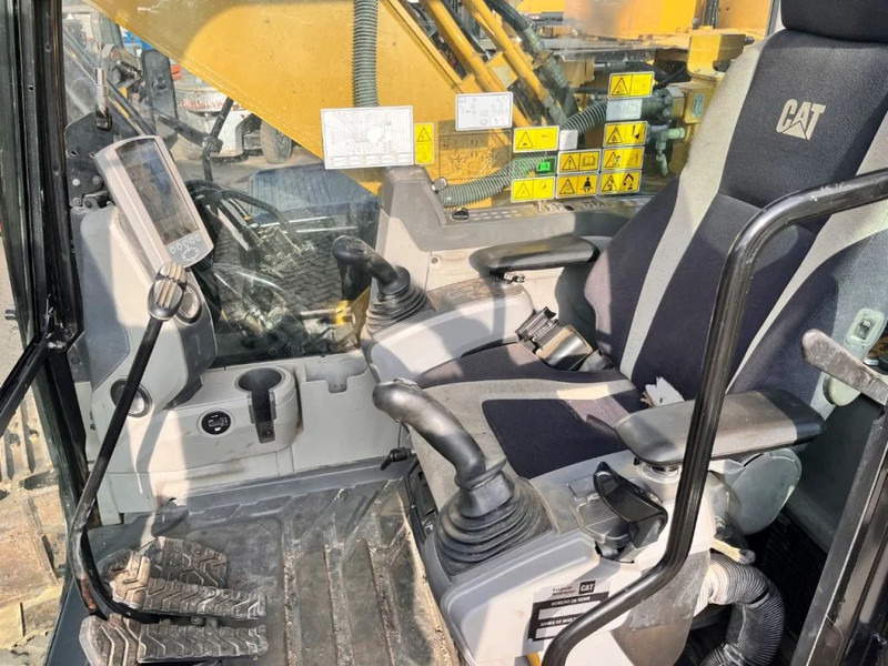 Kettenbagger Caterpillar 324EL: das Bild 13