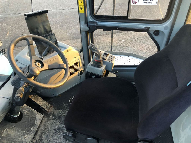 KONECRANES SMV4531 TB5 - Reach stacker: das Bild 3 KONECRANES SMV4531 TB5 - Reach stacker: das Bild 3
