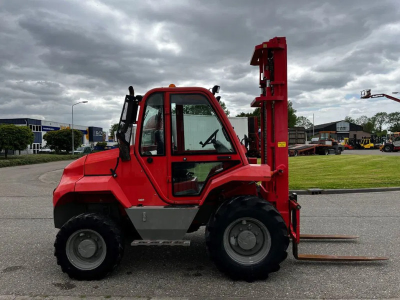 Manitou M30-4 4X4 - Geländestapler: das Bild 2 Manitou M30-4 4X4 - Geländestapler: das Bild 2