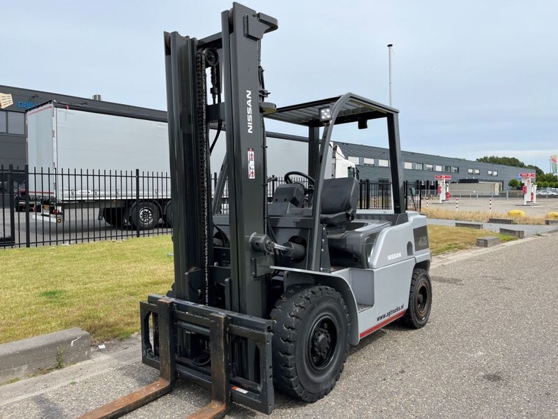 Nissan FD45 W1F4A45Y FD45 W1F4A45Y - Dieselstapler: das Bild 4 Nissan FD45 W1F4A45Y FD45 W1F4A45Y - Dieselstapler: das Bild 4