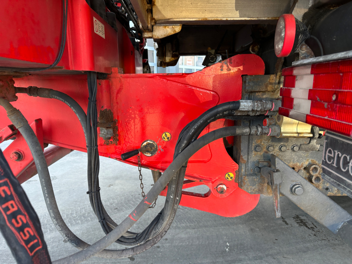 FASSI 185-5 mit Heckkonsole - Ladekran: das Bild 5 FASSI 185-5 mit Heckkonsole - Ladekran: das Bild 5