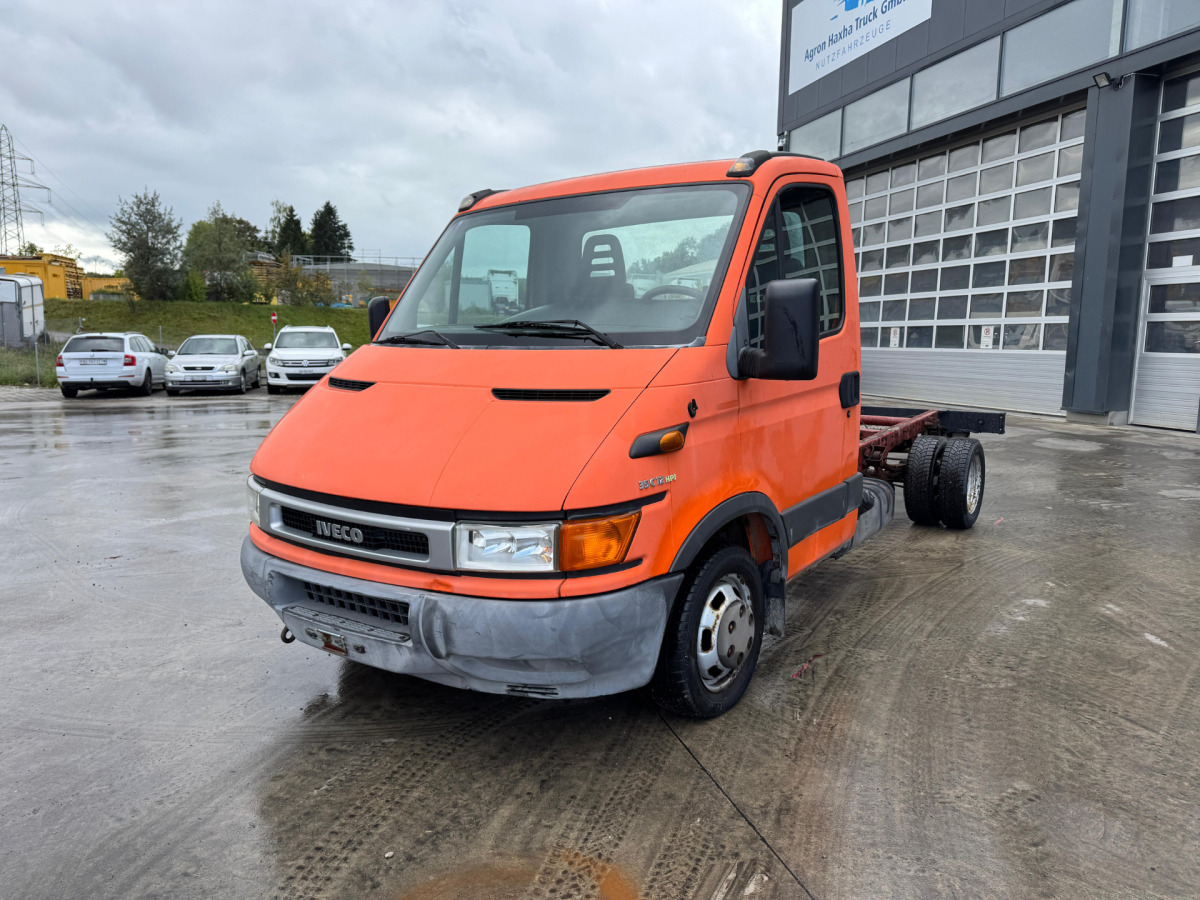 IVECO 35C12 4x2 - Fahrgestell LKW: das Bild 1 IVECO 35C12 4x2 - Fahrgestell LKW: das Bild 1