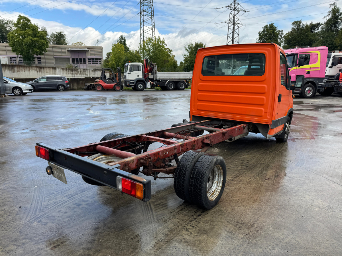 IVECO 35C12 4x2 - Fahrgestell LKW: das Bild 4 IVECO 35C12 4x2 - Fahrgestell LKW: das Bild 4