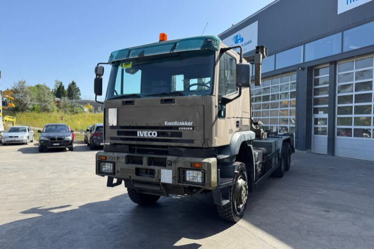 Iveco 260E44W 6x6 Hiab 26T - Abrollkipper: das Bild 1 Iveco 260E44W 6x6 Hiab 26T - Abrollkipper: das Bild 1