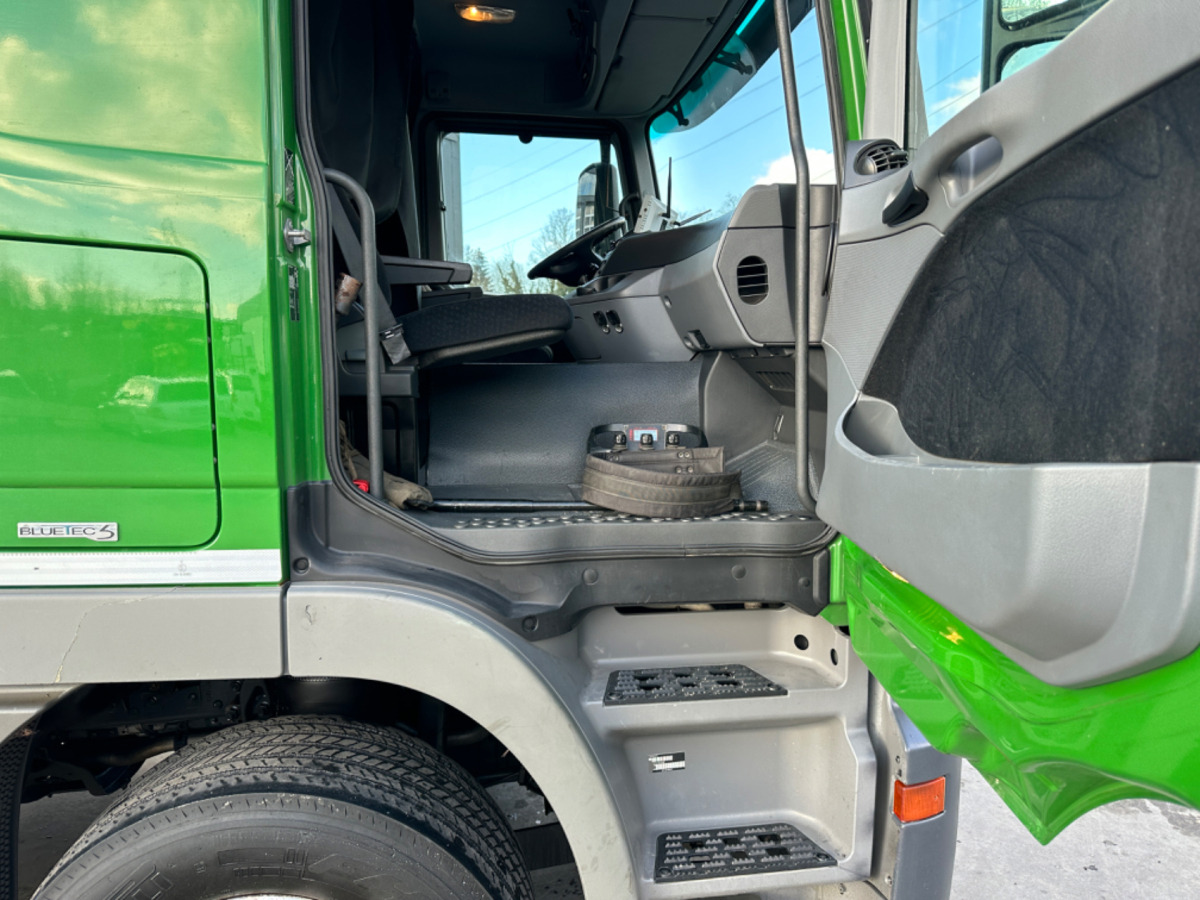 MERCEDES 2551 V8 6x2 Fassi 185-5 Bj.2020 - Kipper, Autokran: das Bild 4 MERCEDES 2551 V8 6x2 Fassi 185-5 Bj.2020 - Kipper, Autokran: das Bild 4