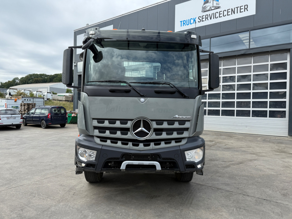 MERCEDES Arocs 1830 4x2 UT GIGANT 18T - Absetzkipper: das Bild 2 MERCEDES Arocs 1830 4x2 UT GIGANT 18T - Absetzkipper: das Bild 2