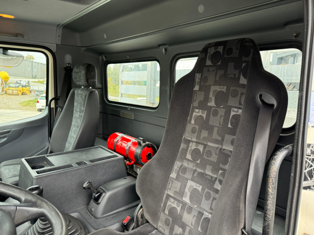 Kipper, Autokran MERCEDES Atego 1329 4x2 Hiab 088-2: das Bild 17