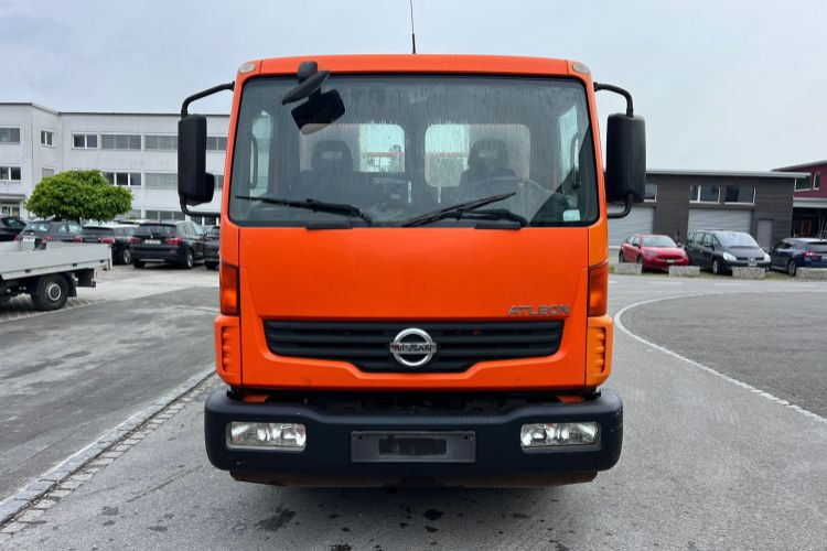 Nissan Atleon 80.19 4x2 Hooklift - Abrollkipper: das Bild 3 Nissan Atleon 80.19 4x2 Hooklift - Abrollkipper: das Bild 3