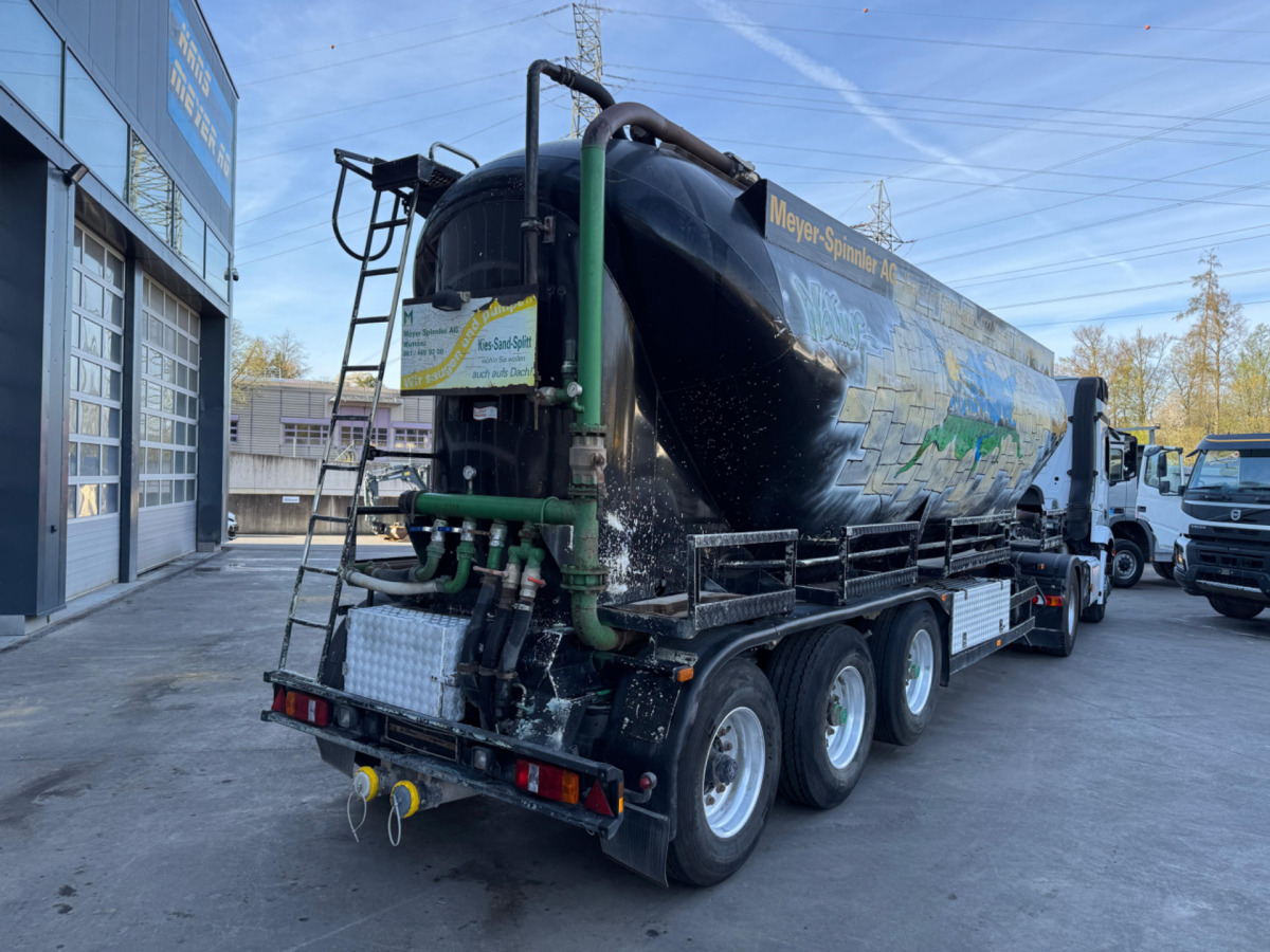 SPITZER Spitzer Silo 37m3 - Siloauflieger: das Bild 4 SPITZER Spitzer Silo 37m3 - Siloauflieger: das Bild 4