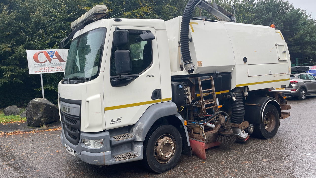 DAF LF 220 - Kehrmaschine: das Bild 2 DAF LF 220 - Kehrmaschine: das Bild 2