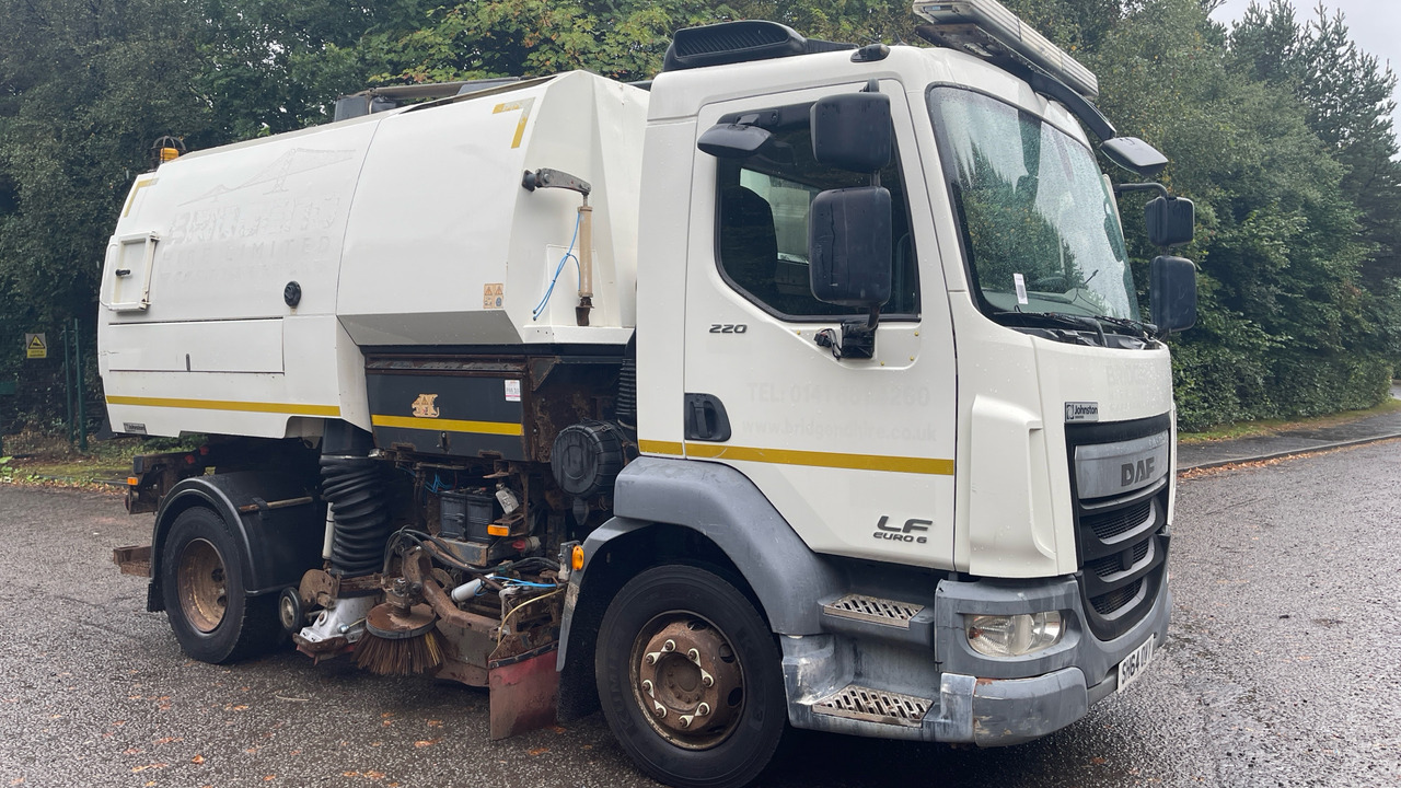 DAF LF 220 - Kehrmaschine: das Bild 1 DAF LF 220 - Kehrmaschine: das Bild 1