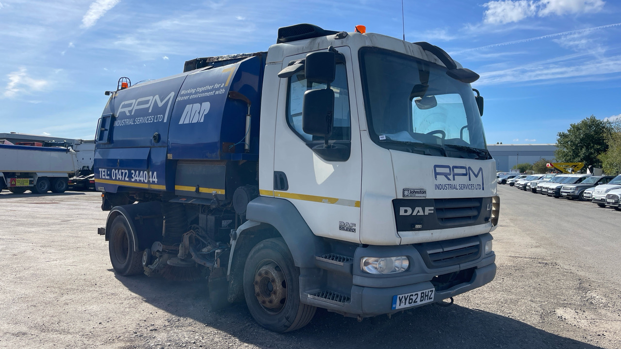 DAF LF 55.220 - Kehrmaschine: das Bild 1 DAF LF 55.220 - Kehrmaschine: das Bild 1