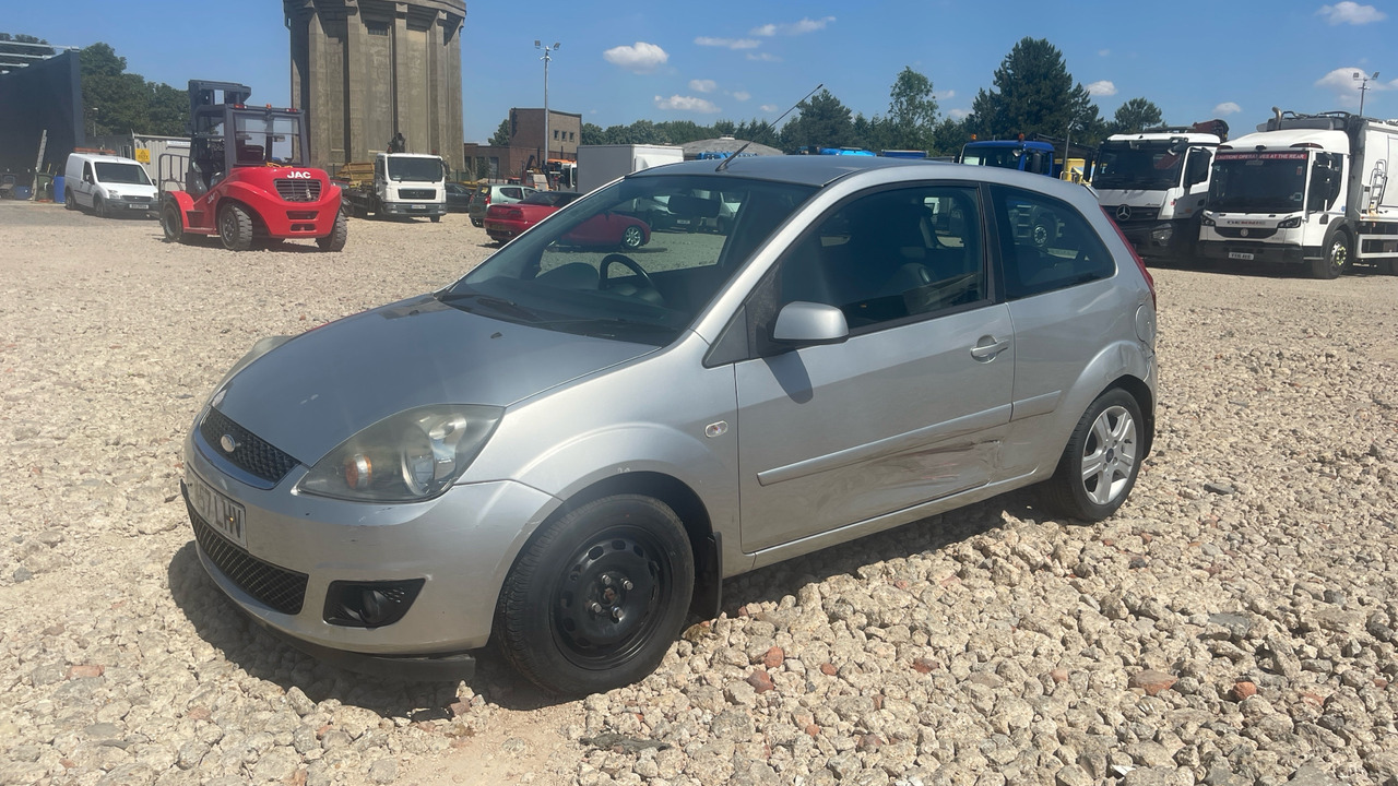 FORD FIESTA 1.4 ZETEC - Schrägheck: das Bild 2 FORD FIESTA 1.4 ZETEC - Schrägheck: das Bild 2