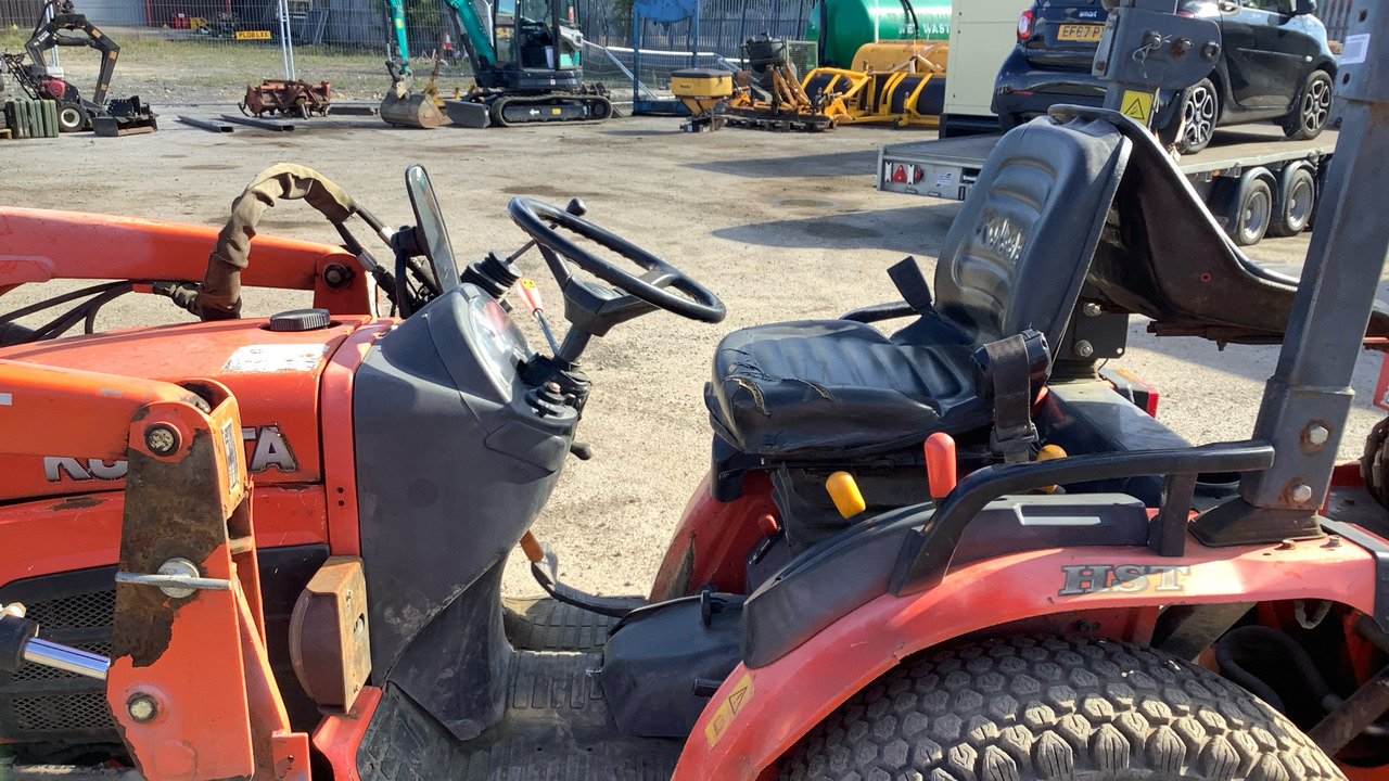 KUBOTA B2530 HST - Baggerlader: das Bild 5 KUBOTA B2530 HST - Baggerlader: das Bild 5