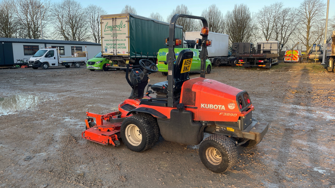 KUBOTA F3890 - Rasenmäher: das Bild 4 KUBOTA F3890 - Rasenmäher: das Bild 4