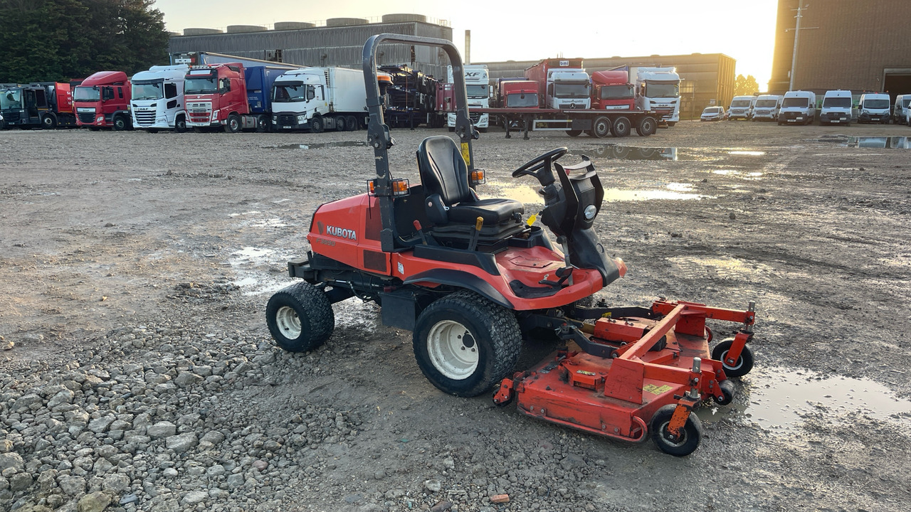 KUBOTA F3890 - Rasenmäher: das Bild 2 KUBOTA F3890 - Rasenmäher: das Bild 2