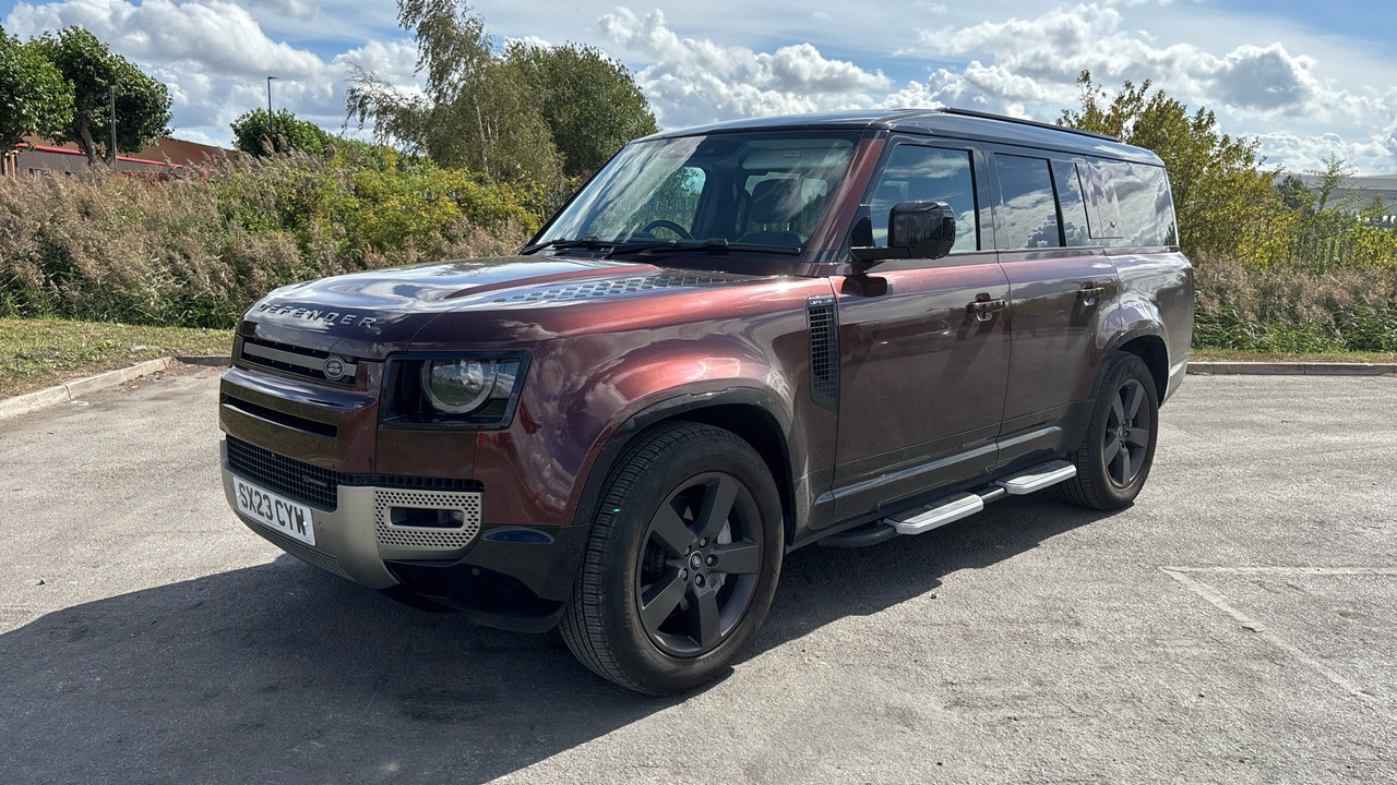LAND ROVER DEFENDER 3.0 D300 X-Dynamic HSE 130 - SUV/ Geländewagen: das Bild 2 LAND ROVER DEFENDER 3.0 D300 X-Dynamic HSE 130 - SUV/ Geländewagen: das Bild 2