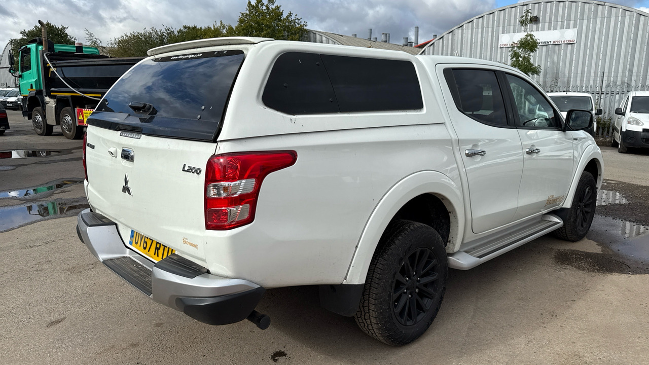 MITSUBISHI L200 2.4 DI-D 178 WARRIOR - Pick-up, Transporter mit Doppelkabine: das Bild 4 MITSUBISHI L200 2.4 DI-D 178 WARRIOR - Pick-up, Transporter mit Doppelkabine: das Bild 4