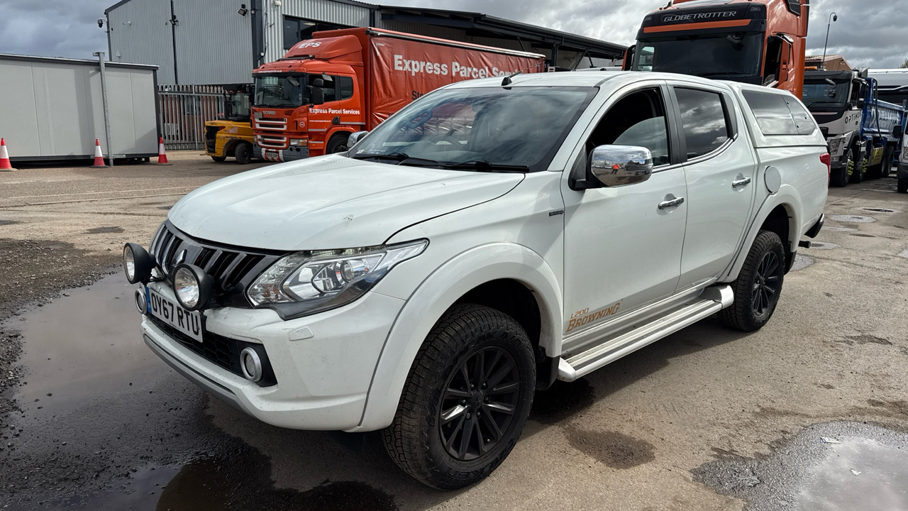 MITSUBISHI L200 2.4 DI-D 178 WARRIOR - Pick-up, Transporter mit Doppelkabine: das Bild 2 MITSUBISHI L200 2.4 DI-D 178 WARRIOR - Pick-up, Transporter mit Doppelkabine: das Bild 2