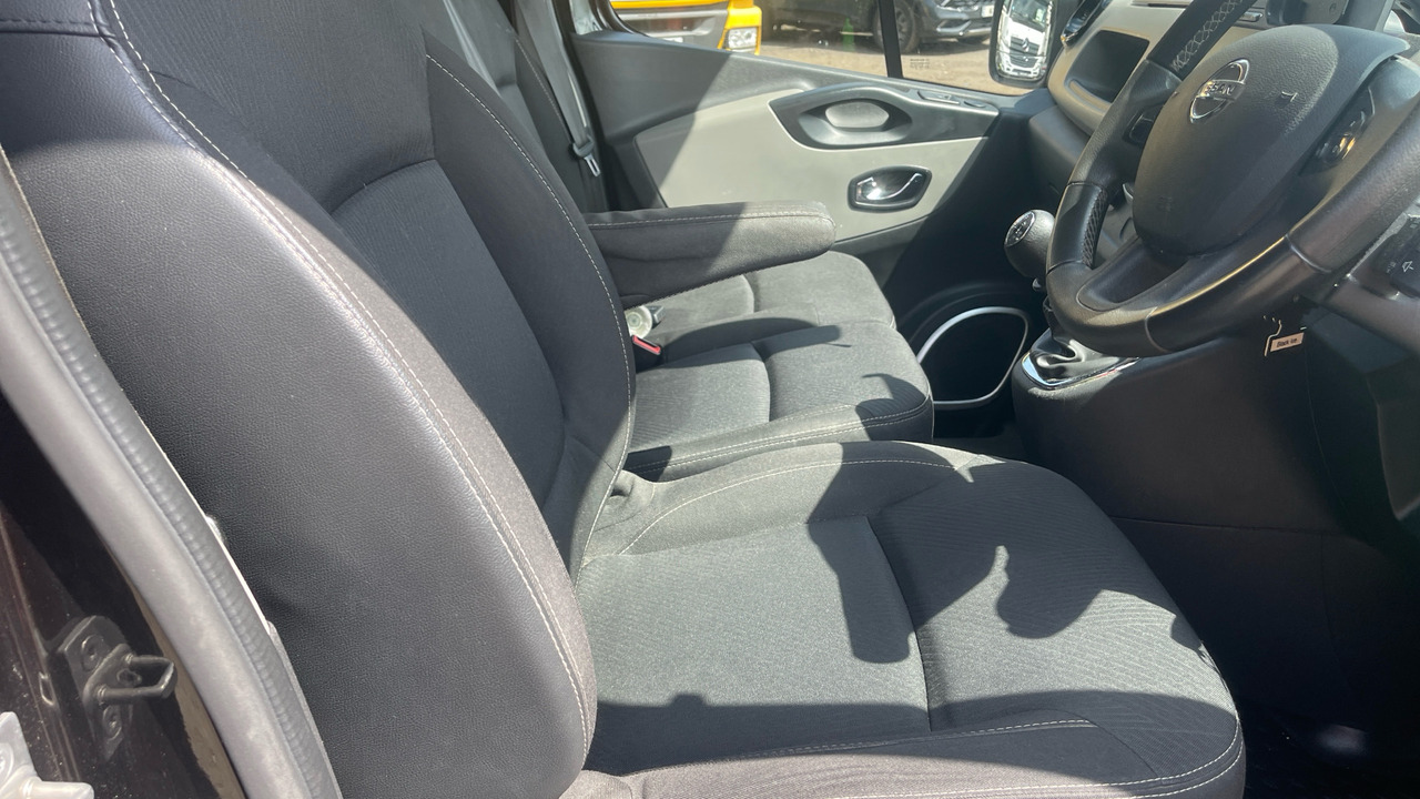 NISSAN NV300 1.6 dCi 120ps H1 Tekna Van - Kleintransporter: das Bild 5 NISSAN NV300 1.6 dCi 120ps H1 Tekna Van - Kleintransporter: das Bild 5