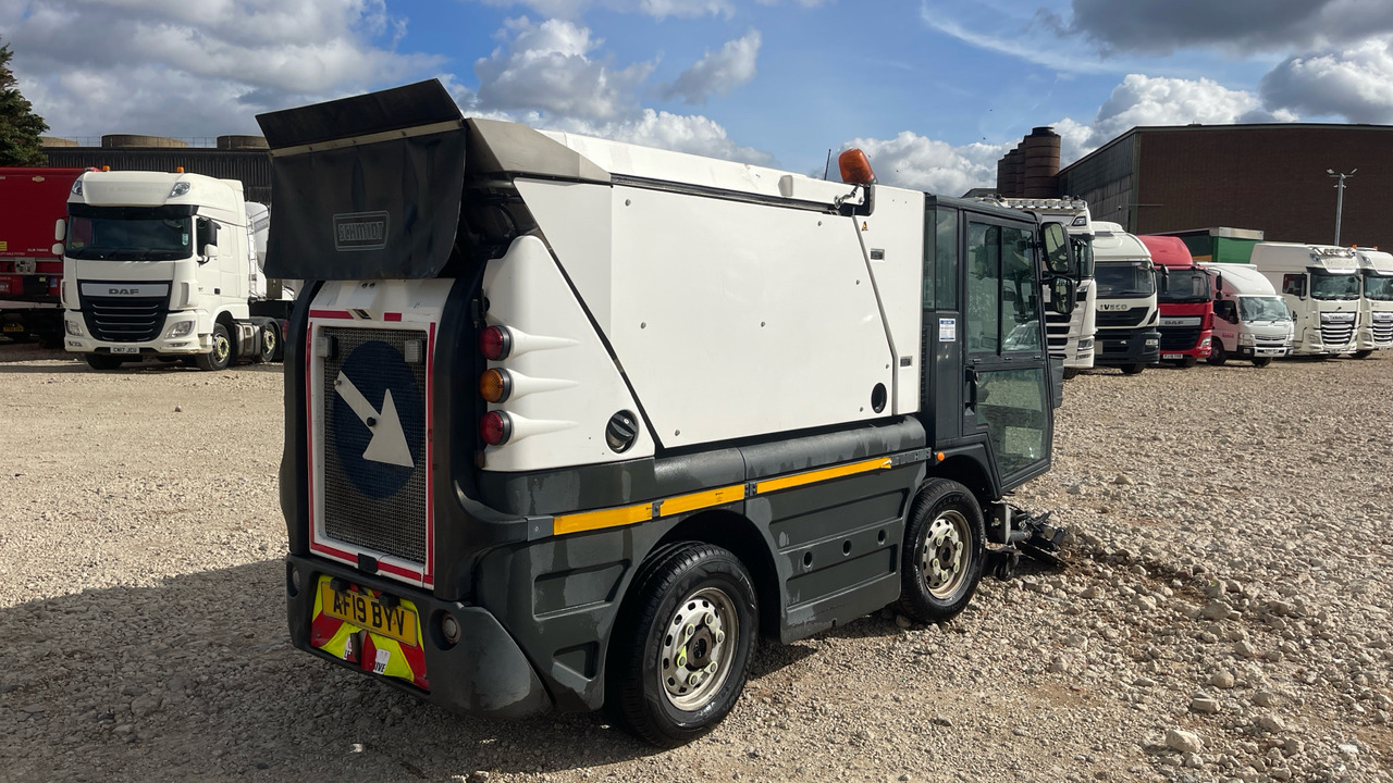 SCHMIDT COMPACT 200 - Kehrmaschine: das Bild 5 SCHMIDT COMPACT 200 - Kehrmaschine: das Bild 5