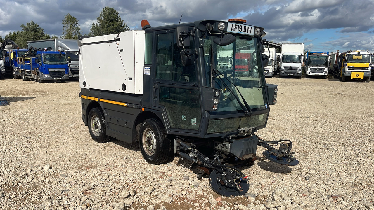 SCHMIDT COMPACT 200 - Kehrmaschine: das Bild 1 SCHMIDT COMPACT 200 - Kehrmaschine: das Bild 1