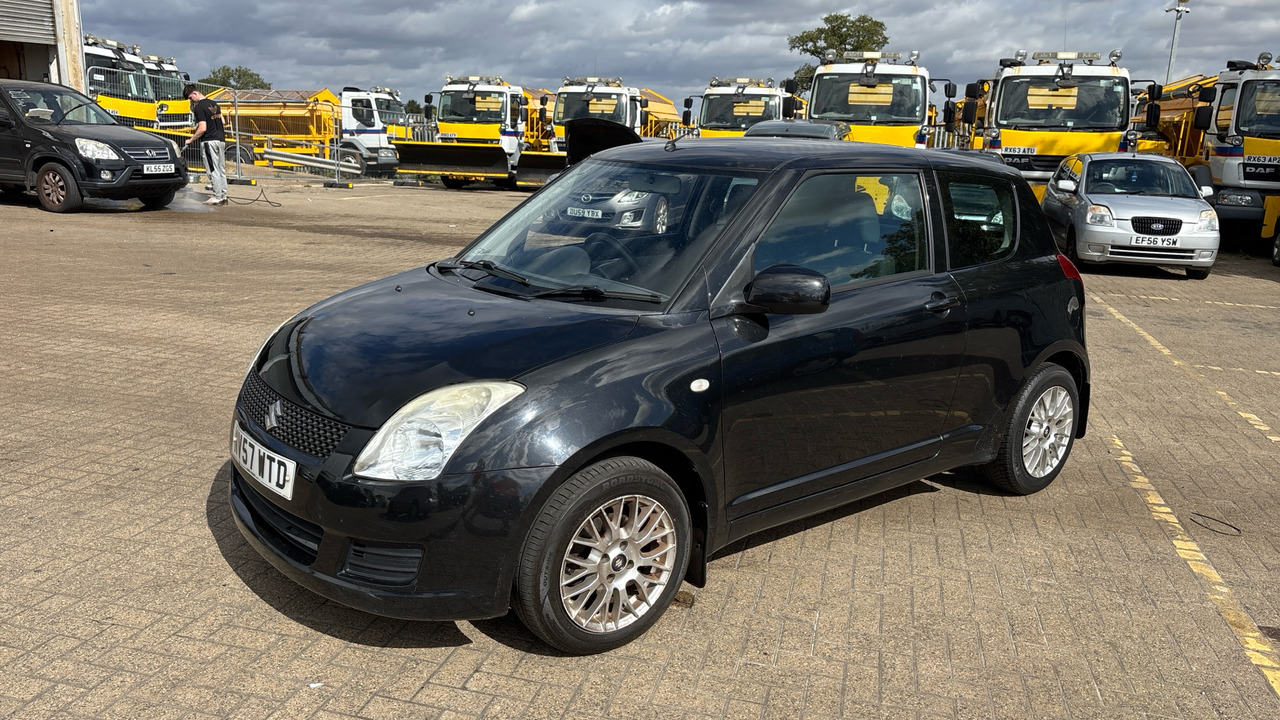 SUZUKI SWIFT 1.3 GL - Schrägheck: das Bild 2 SUZUKI SWIFT 1.3 GL - Schrägheck: das Bild 2