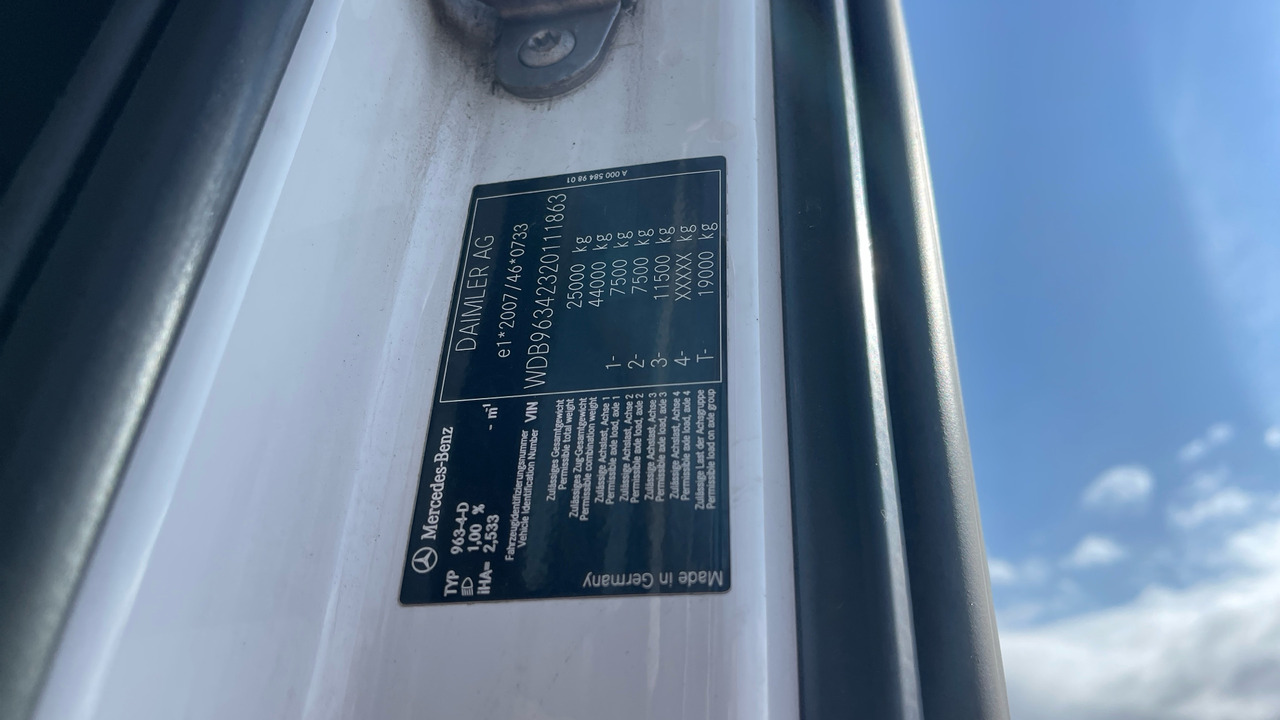 Sattelzugmaschine Mercedes-Benz Actros 2545: das Bild 11