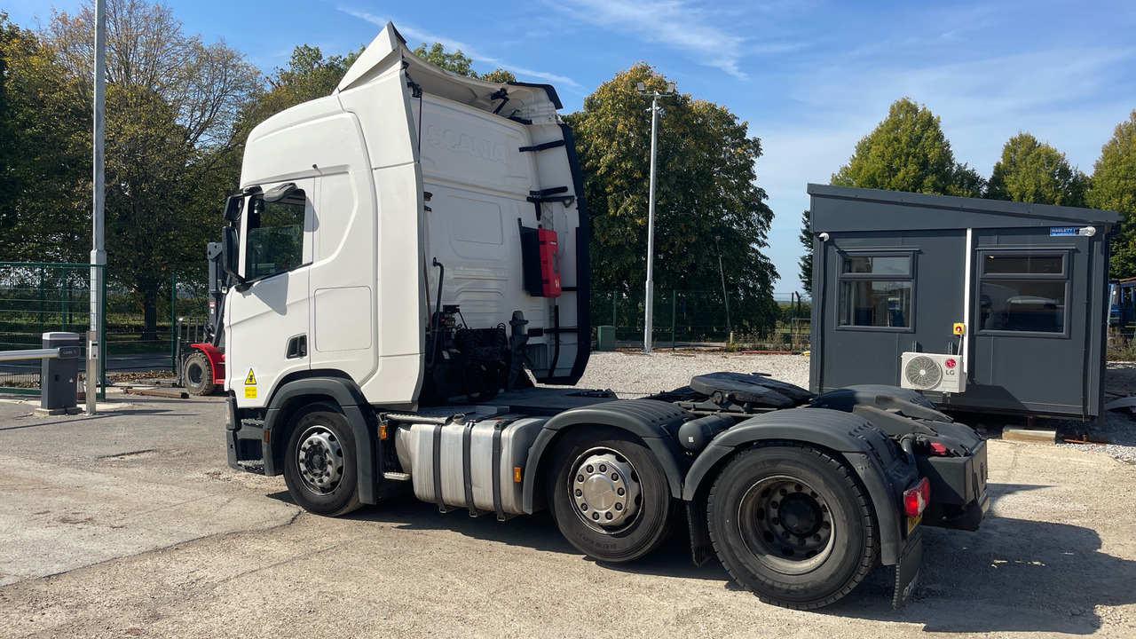 SCANIA R 450 - Sattelzugmaschine: das Bild 3 SCANIA R 450 - Sattelzugmaschine: das Bild 3