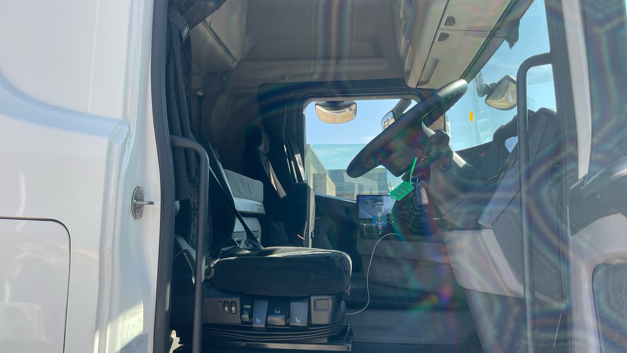 SCANIA R 450 - Sattelzugmaschine: das Bild 5 SCANIA R 450 - Sattelzugmaschine: das Bild 5