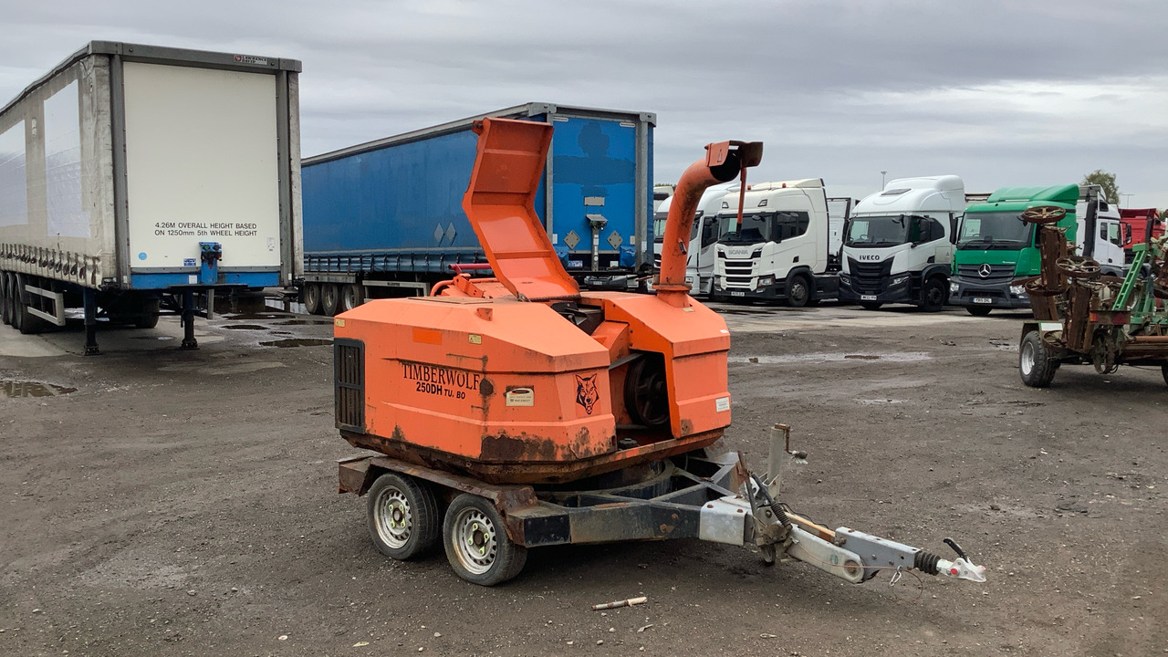 TIMBERWOLF 250DH TURBO TRAILED 8" WOODCHIPPER 209192002A3 - Baugeräte: das Bild 1 TIMBERWOLF 250DH TURBO TRAILED 8" WOODCHIPPER 209192002A3 - Baugeräte: das Bild 1