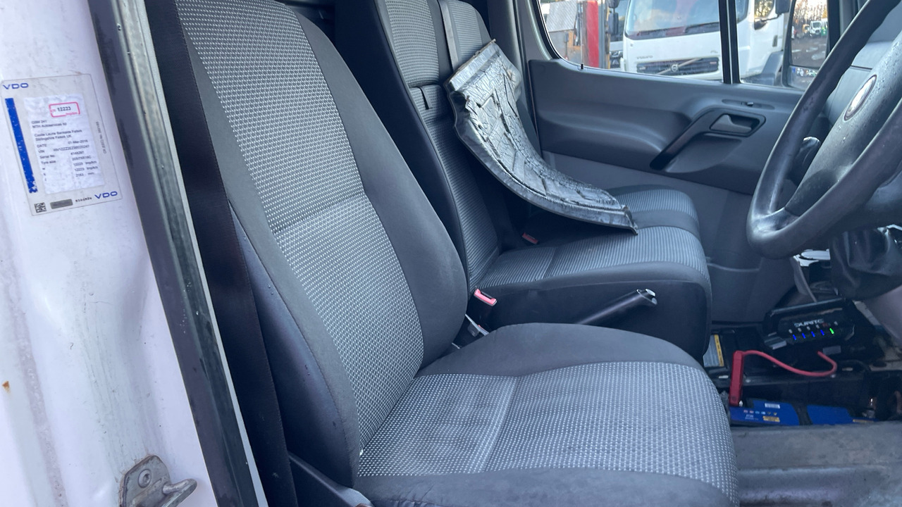 VOLKSWAGEN CRAFTER CR50 PLUS 2.5 TDI - Kastenwagen: das Bild 5 VOLKSWAGEN CRAFTER CR50 PLUS 2.5 TDI - Kastenwagen: das Bild 5