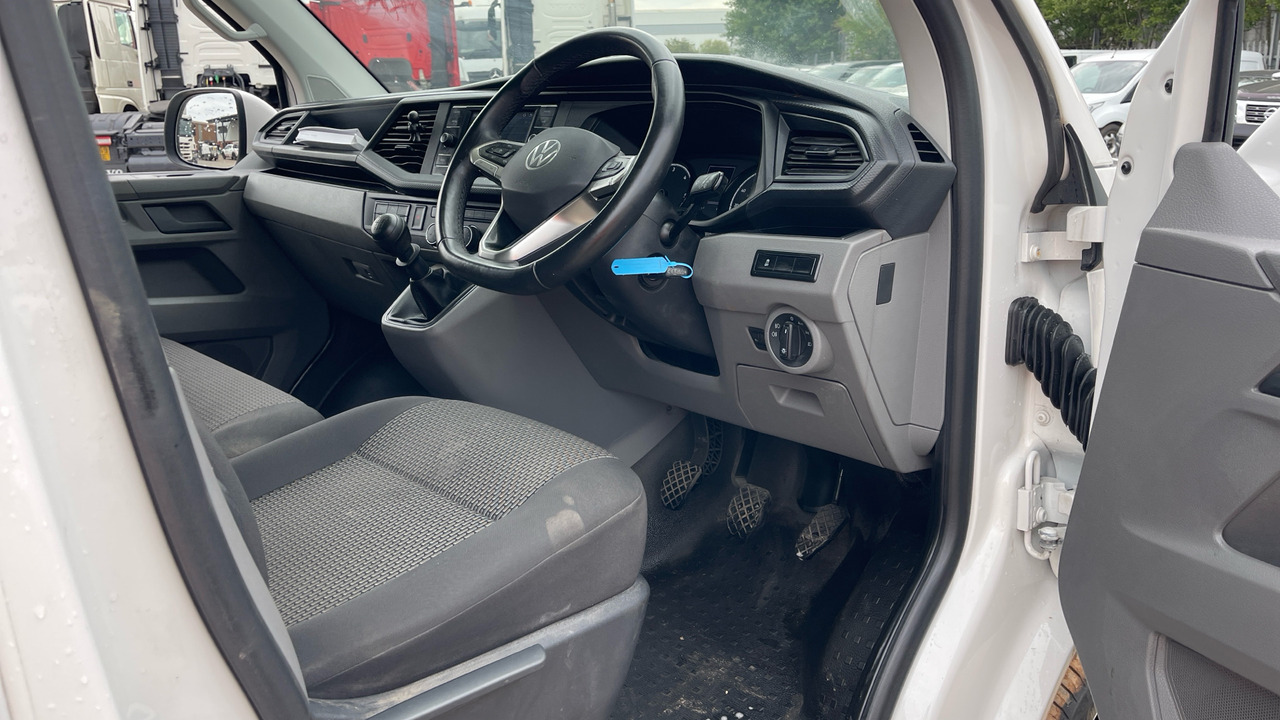 VOLKSWAGEN TRANSPORTER T32 2.0 TDI 150PS HIGHLINE - Transporter mit Doppelkabine: das Bild 5 VOLKSWAGEN TRANSPORTER T32 2.0 TDI 150PS HIGHLINE - Transporter mit Doppelkabine: das Bild 5