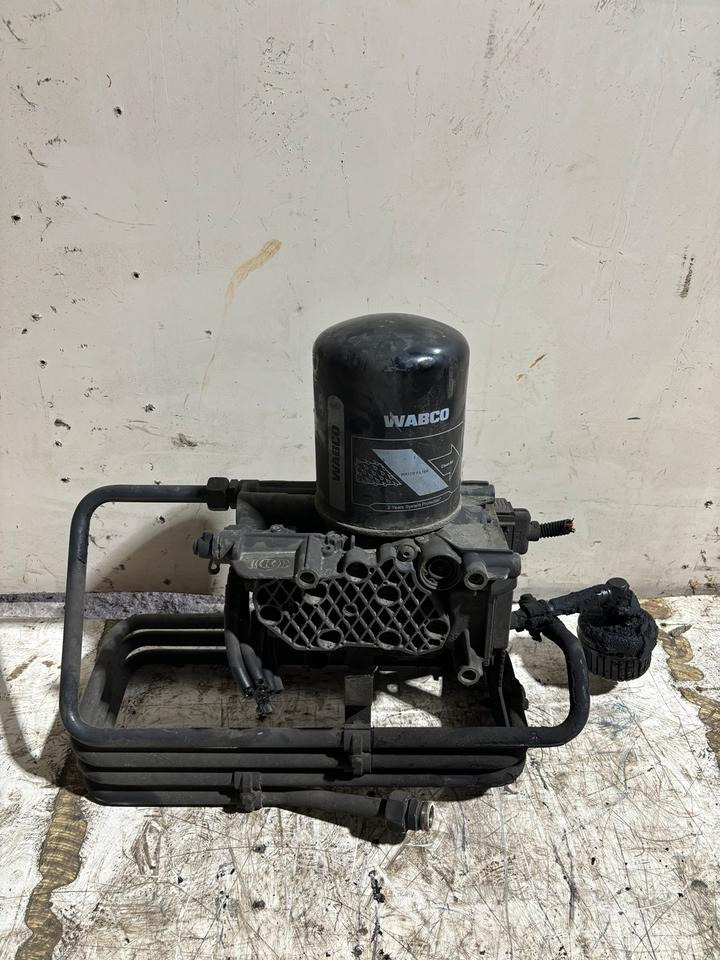 Actros MP4 KNORR EAC-Luftaufbereitung A0014464464 - Luftansaugsystem für LKW: das Bild 2 Actros MP4 KNORR EAC-Luftaufbereitung A0014464464 - Luftansaugsystem für LKW: das Bild 2