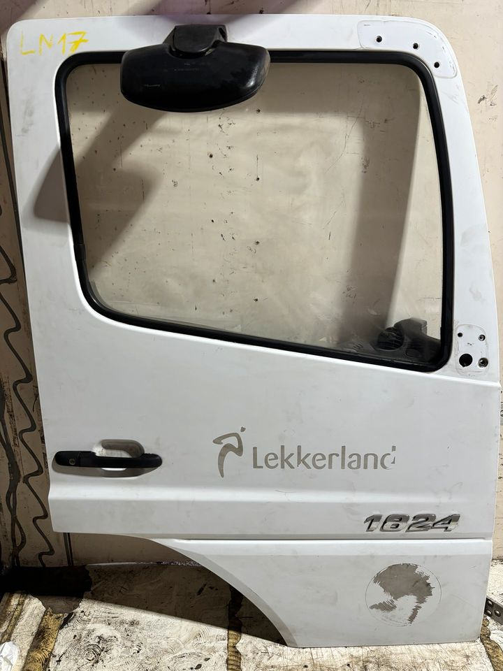 Atego Beifahrertür,rechts, weiß,verkleidung,elek-Fenster LN 17 - Tür und Teile für LKW: das Bild 2 Atego Beifahrertür,rechts, weiß,verkleidung,elek-Fenster LN 17 - Tür und Teile für LKW: das Bild 2