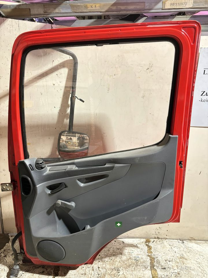 Atego Beifahrertür,rot,Innenverkleidung LN 21 - Tür und Teile für LKW: das Bild 3 Atego Beifahrertür,rot,Innenverkleidung LN 21 - Tür und Teile für LKW: das Bild 3