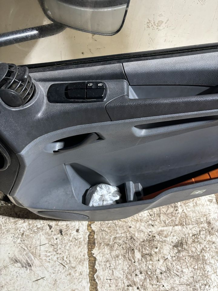 Atego Beifahrertür,weiß,Spiegel&Innenverkleidung LN 22 - Tür und Teile für LKW: das Bild 5 Atego Beifahrertür,weiß,Spiegel&Innenverkleidung LN 22 - Tür und Teile für LKW: das Bild 5
