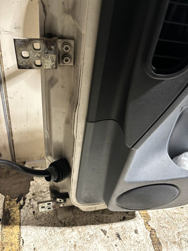 Atego Beifahrertür,weiß,Spiegel&Innenverkleidung LN 22 - Tür und Teile für LKW: das Bild 4 Atego Beifahrertür,weiß,Spiegel&Innenverkleidung LN 22 - Tür und Teile für LKW: das Bild 4