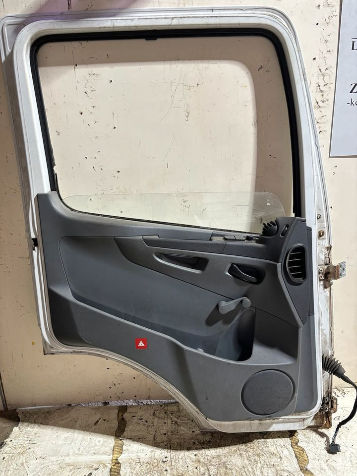 Atego Fahrertür,weiß, Innenverkleidung, manu-fensterheber, LN 16 - Tür und Teile für LKW: das Bild 3 Atego Fahrertür,weiß, Innenverkleidung, manu-fensterheber, LN 16 - Tür und Teile für LKW: das Bild 3
