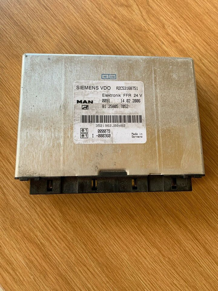 ELEKTRONIK FFR SIEMENS VDO Steuergerät MAN Nr. 81258057052 - Steuergerät für LKW: das Bild 1 ELEKTRONIK FFR SIEMENS VDO Steuergerät MAN Nr. 81258057052 - Steuergerät für LKW: das Bild 1