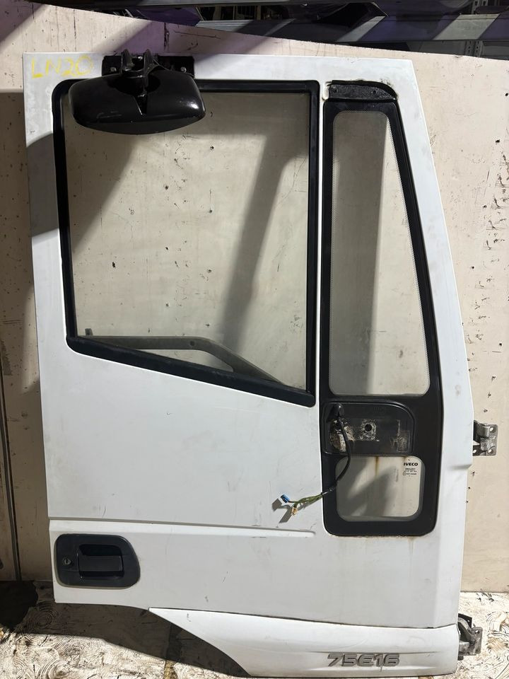 IVECO EURO CARGO Beifahrertür,weiß,Innenverkleidung LN 20 - Tür und Teile für LKW: das Bild 2 IVECO EURO CARGO Beifahrertür,weiß,Innenverkleidung LN 20 - Tür und Teile für LKW: das Bild 2