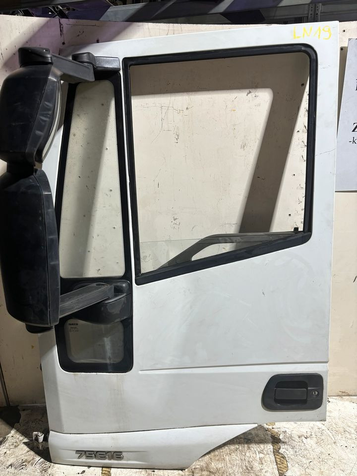IVECO Euro Cargo Fahrertür, weiß,Spiegel&Verkleidung LN 19 - Tür und Teile für LKW: das Bild 2 IVECO Euro Cargo Fahrertür, weiß,Spiegel&Verkleidung LN 19 - Tür und Teile für LKW: das Bild 2