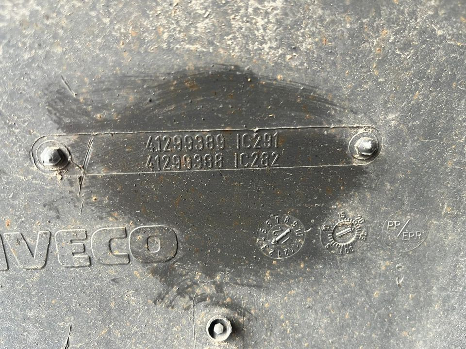IVECO Stralis 450 Kotflügel vorne links 41299389 / 41299388 - Kotflügel für LKW: das Bild 2 IVECO Stralis 450 Kotflügel vorne links 41299389 / 41299388 - Kotflügel für LKW: das Bild 2