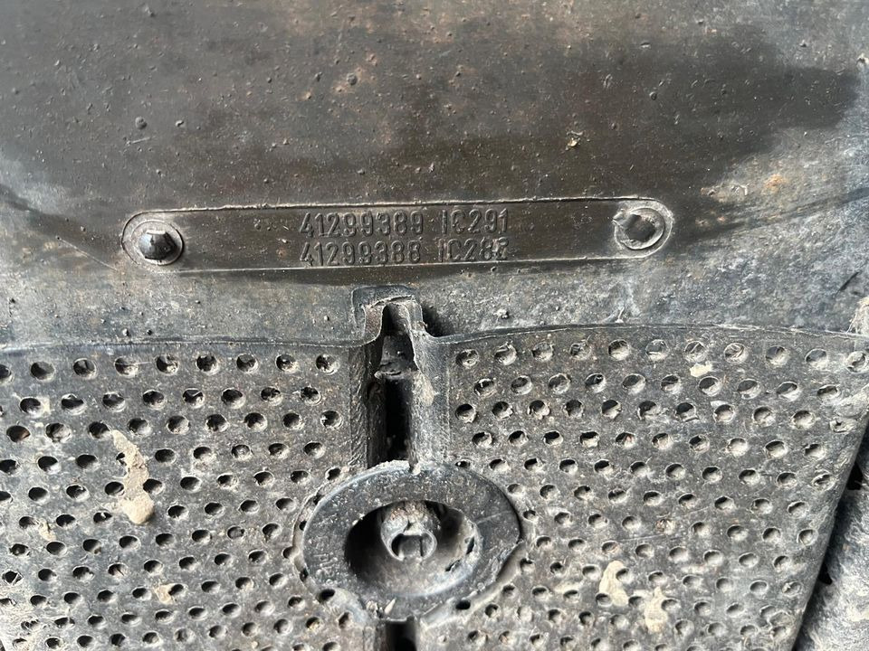 IVECO Stralis 450 Kotflügel vorne links 41299389 / 41299388 - Kotflügel für LKW: das Bild 2 IVECO Stralis 450 Kotflügel vorne links 41299389 / 41299388 - Kotflügel für LKW: das Bild 2